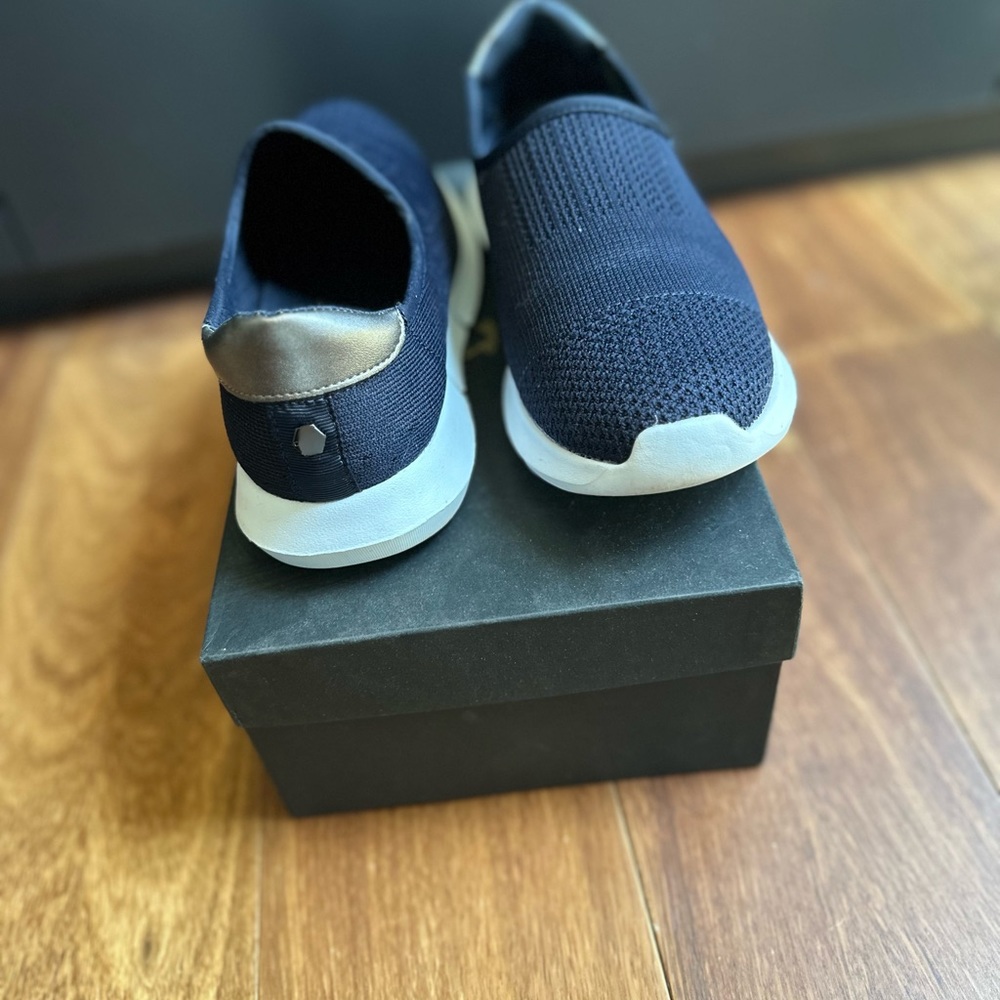 Carvela ultra lite women’s slip on Navy shoes - size 38 - Picture 2 of 11